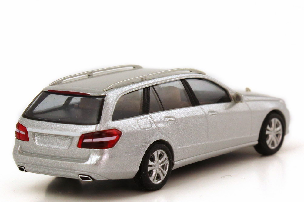 Foto 1:87 Mercedes-Benz E-Klasse T-Modell (S212) Avantgarde iridiumsilber-met. Busch B66962441