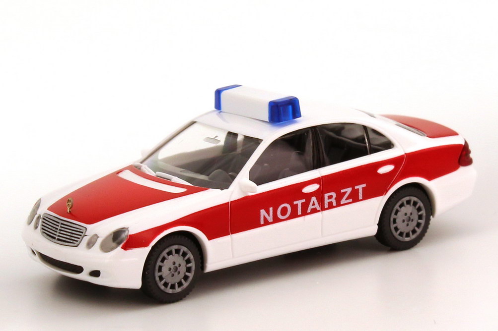 Foto 1:87 Mercedes-Benz E-Klasse (W211) Notarzt NEF weiß/rot Wiking 07108