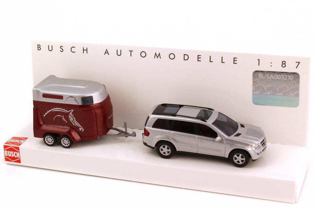Foto 1:87 Mercedes-Benz GL-Klasse (X164) silber-met. mit Böckmann TopMaster de Luxe Pferdetransportanhänger Busch 46301