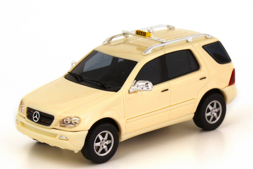 Foto 1:87 Mercedes-Benz M-Klasse Facelift (W163 MOPF) Taxi hellelfenbein Busch 48542
