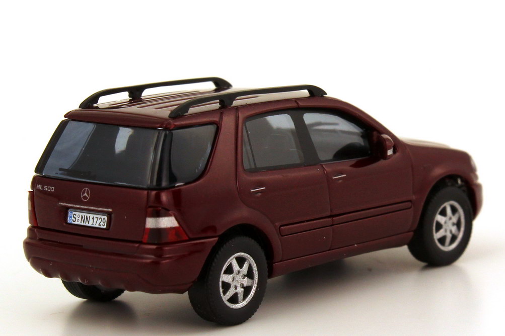 Foto 1:87 Mercedes-Benz M-Klasse Facelift (W163 MOPF) ML 500 carneolrot-met. - Collection CMD Busch 48535