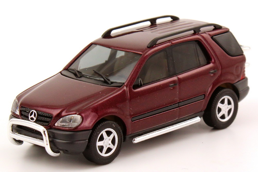 Foto 1:87 Mercedes-Benz M-Klasse ML 320 (W163) mit Rammschutz weinrot-met. Busch 48501