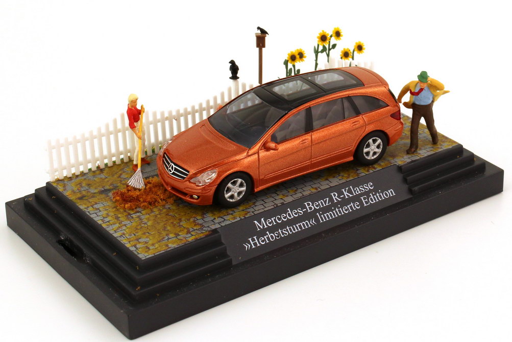 Foto 1:87 Mercedes-Benz R-Klasse (W251) kupfer-rot-met. in Minidiorama Herbststurm Busch 49701