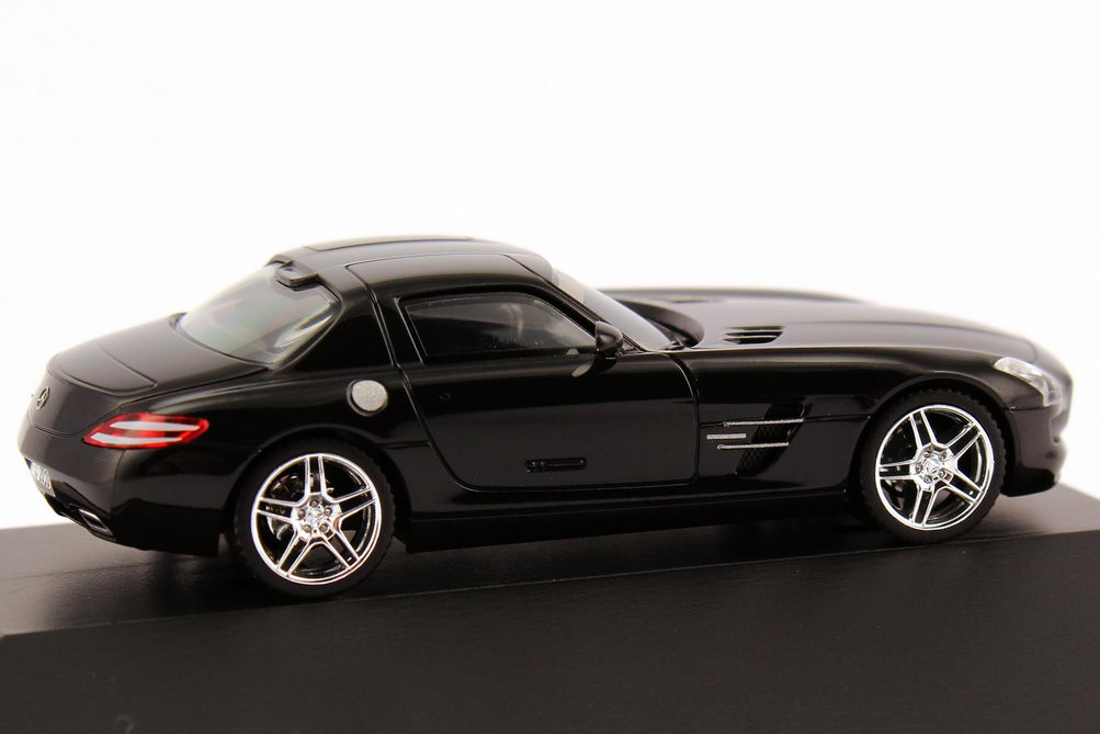 Foto 1:87 Mercedes-Benz SLS AMG (C197) schwarz Cars Club (HCC 2010) herpa 193566