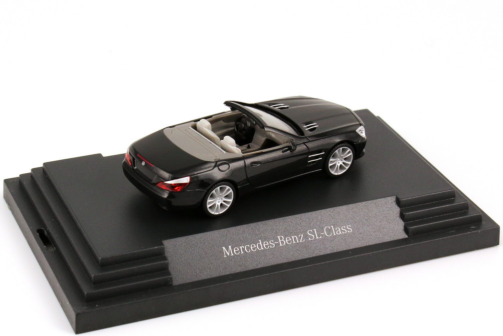 Foto 1:87 Mercedes-Benz SL-Klasse 2012 (R231) obsidian-schwarz-met. Werbemodell herpa B66960101