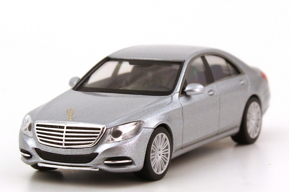 Foto 1:87 Mercedes-Benz S-Klasse 2013 Langversion (V222) diamant-silber-met. Werbemodell herpa B66960151
