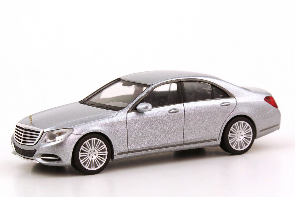 Foto 1:87 Mercedes-Benz S-Klasse 2013 Langversion (V222) diamant-silber-met. Werbemodell herpa B66960151