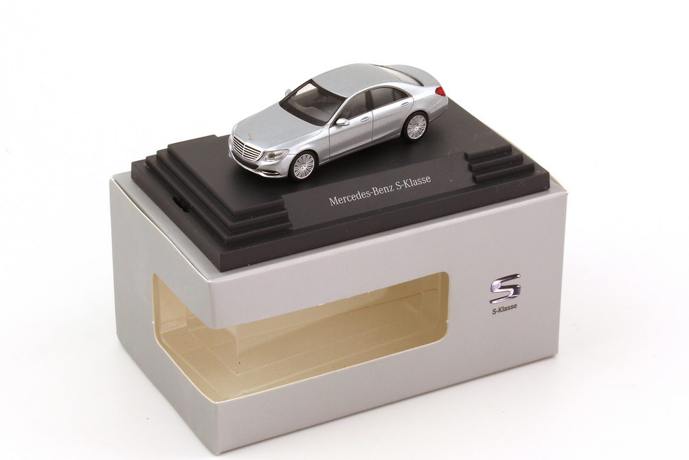Foto 1:87 Mercedes-Benz S-Klasse 2013 Langversion (V222) diamant-silber-met. Werbemodell herpa B66960151