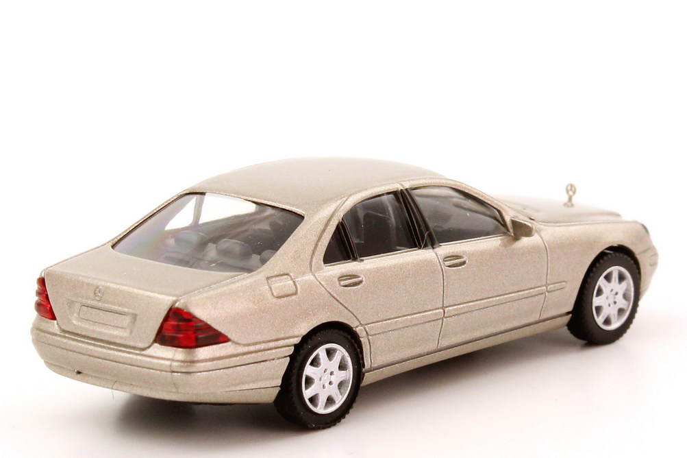 Foto 1:87 Mercedes-Benz S-Klasse S 500 (W220) cubanit-silber-met. Wiking 15904