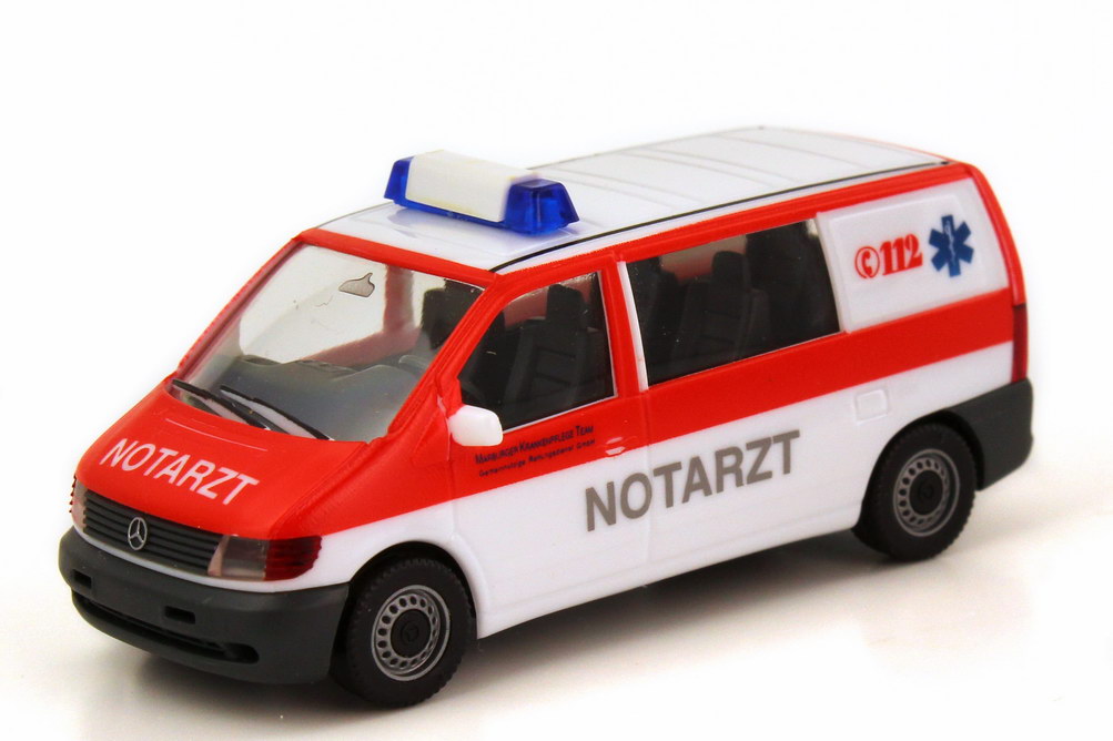 Foto 1:87 Mercedes-Benz Vito Bus (W638) NEF Notarzt Marburger Krankenpflege Team herpa 043519