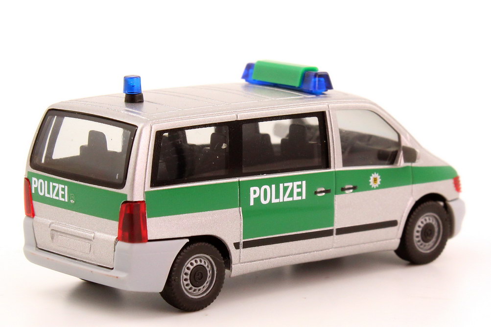 Foto 1:87 Mercedes-Benz Vito Bus (W638) Polizei Baden-Württemberg silber/grün herpa 044974