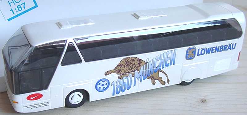 Foto 1:87 Neoplan Starliner Gruber, TSV 1860 München Rietze 40213