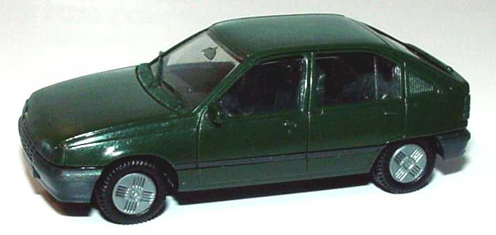 Foto 1:87 Opel Kadett E 4türig dunkelgrün herpa 2045