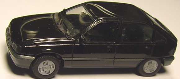 Foto 1:87 Opel Kadett E 4türig schwarz herpa 2045