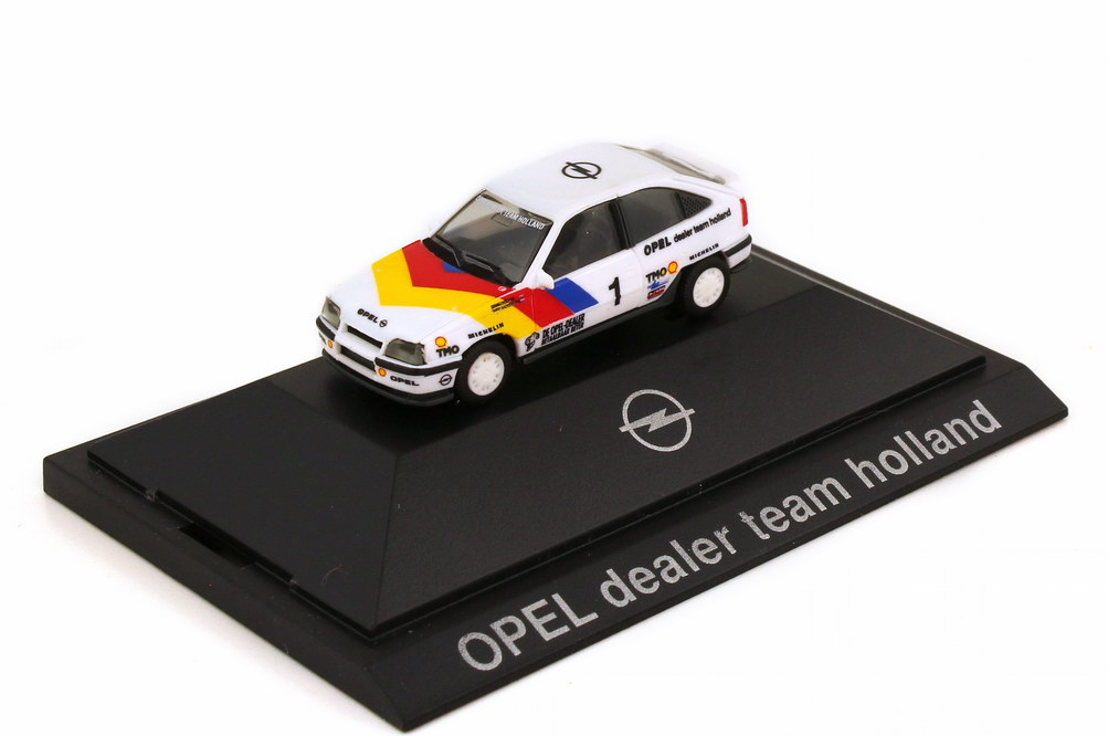 Foto 1:87 Opel Kadett E GSi Rallye 1989 OPEL dealer team holland Nr.1 Doctor / Badenburg (de Kleine) herpa