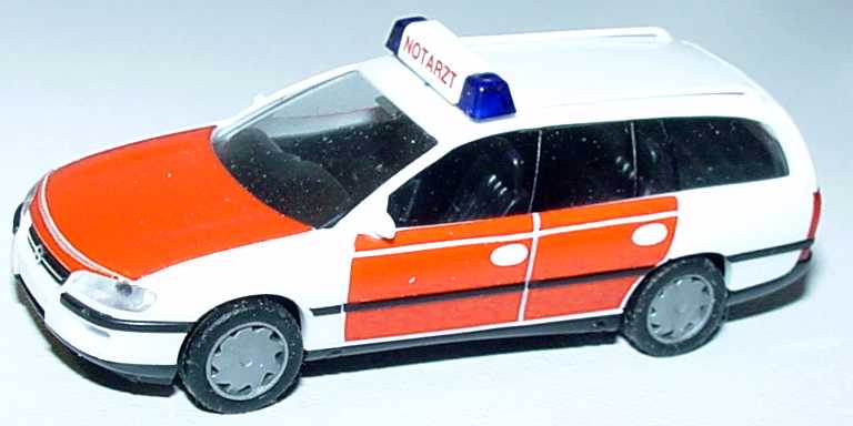 Foto 1:87 Opel Omega Caravan GL Notarzt herpa 042420