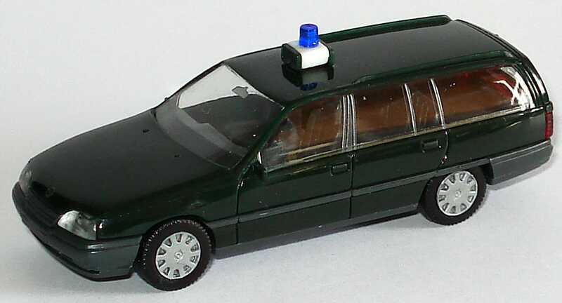 Foto 1:87 Opel Omega Caravan Militärpolizei dunkelolivgrün Maag 700252