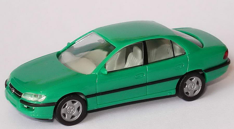 Foto 1:87 Opel Omega MV6 blassgrün herpa 021555/146555