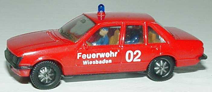 Foto 1:87 Opel Rekord Feuerwehr Wiesbaden 02 mit Insassen herpa 4053/1