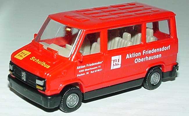 Foto 1:87 Peugeot J5 Bus Schulbus - Aktion Friedensdorf Oberhausen Praliné