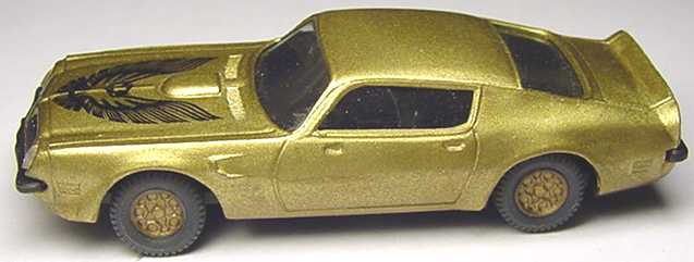 Foto 1:87 Pontiac Firebird 1973 gold-met. mit Adler Praliné 1703