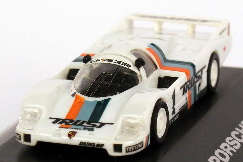 Foto 1:87 Porsche 956 L All Japan Sports Prototype Championship 1983 Trust Racing Nr.1, Schuppan / Fujita (Meister) Trumpeter 16103