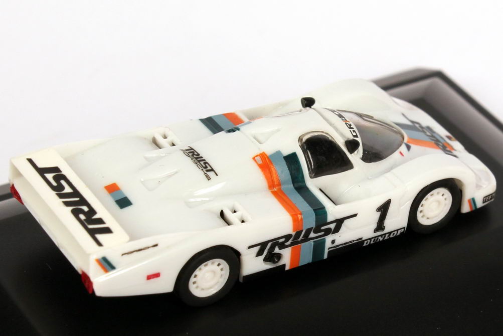 Foto 1:87 Porsche 956 L All Japan Sports Prototype Championship 1983 Trust Racing Nr.1, Schuppan / Fujita (Meister) Trumpeter 16103