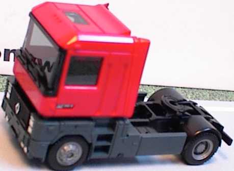 Foto 1:87 Renault AE 500 Magnum 2A Szgm rot herpa 142847