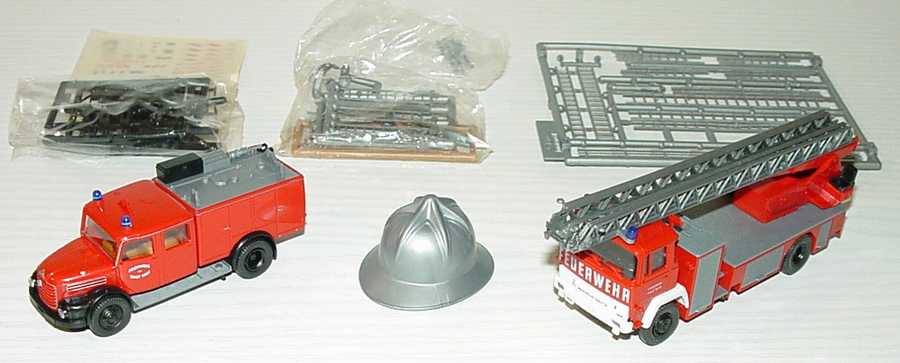 Foto 1:87 Setpackung 300 Jahre Feuerwehr Wien (Steyr 586 TLF 1500 + Magirus Drehleiter + Helm) Roco 1344