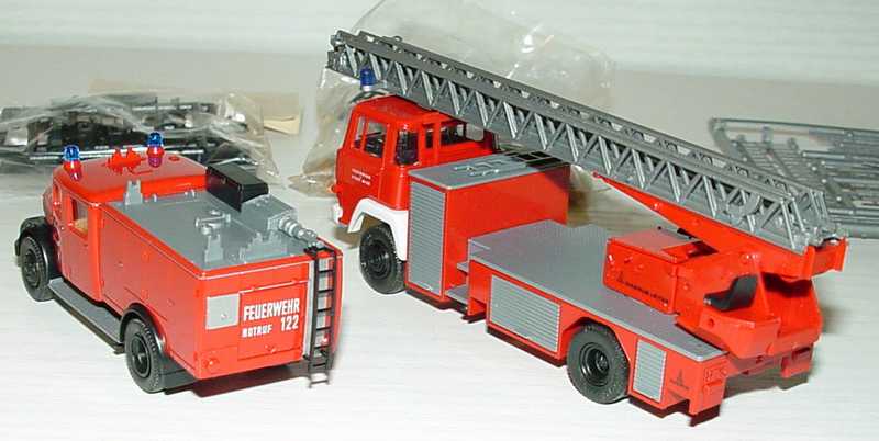 Foto 1:87 Setpackung 300 Jahre Feuerwehr Wien (Steyr 586 TLF 1500 + Magirus Drehleiter + Helm) Roco 1344