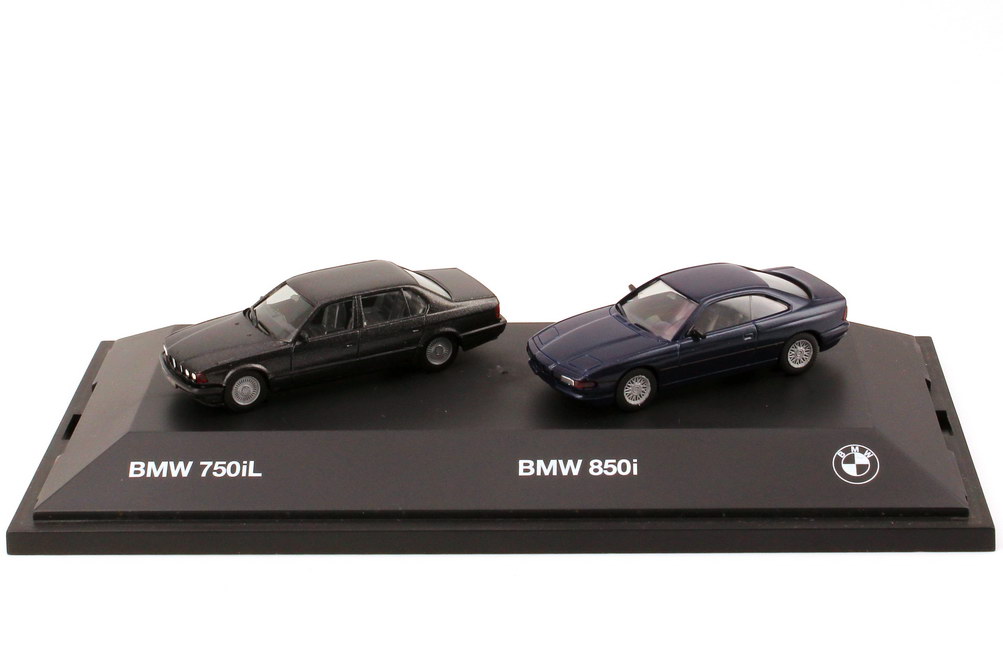 BMW Setpackung (BMW 750iL schwarz-met. + BMW 850i dunkelblaumet.)  Werbemodell herpa in der 1zu87.com Modellauto-Galerie