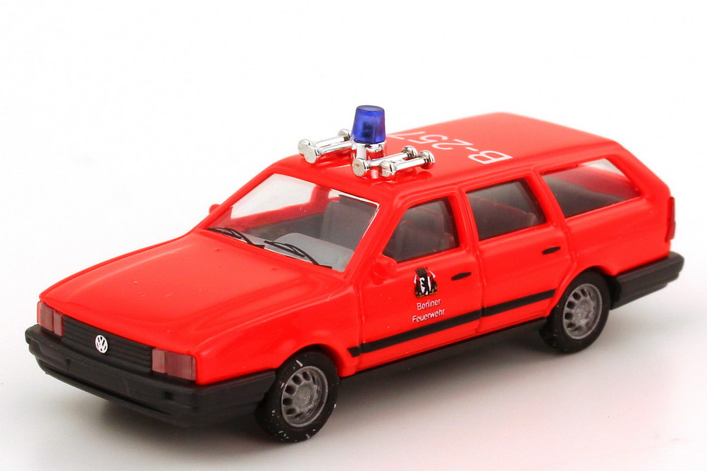 Foto 1:87 Set-Packung Feuerwehr Berlin (VW Passat Variant II + Iveco Daily + Mercedes-Benz LP 813) Busch 49924