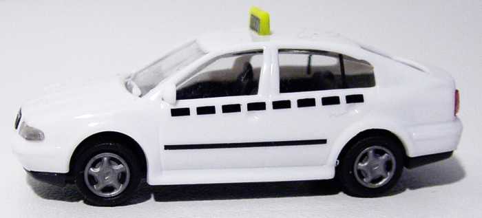 Foto 1:87 Skoda Oktavia Fließheck Taxi weiß/blau IGRA 784