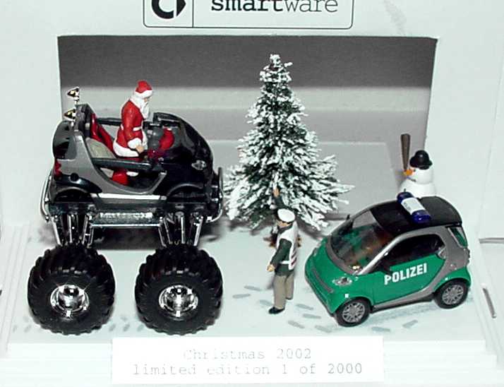 Foto 1:87 Smart Christmas 2002 Weihnachtsdiorama mit Monster Crossblade + City-Coupé Polizei - Werbemodell - Busch 0015074V001C02Q00