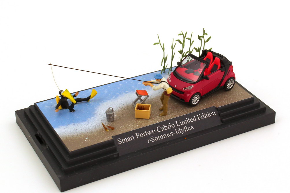 Foto 1:87 Smart Fortwo II Cabrio (A451) pink in Minidiorama Sommer-Idylle Busch 46173