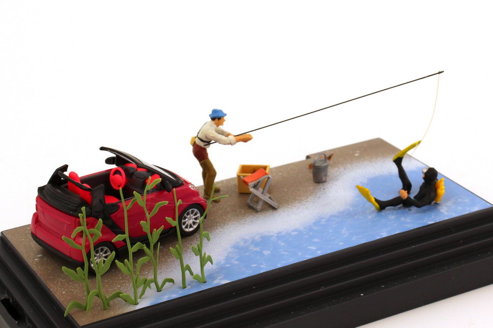 Foto 1:87 Smart Fortwo II Cabrio (A451) pink in Minidiorama Sommer-Idylle Busch 46173