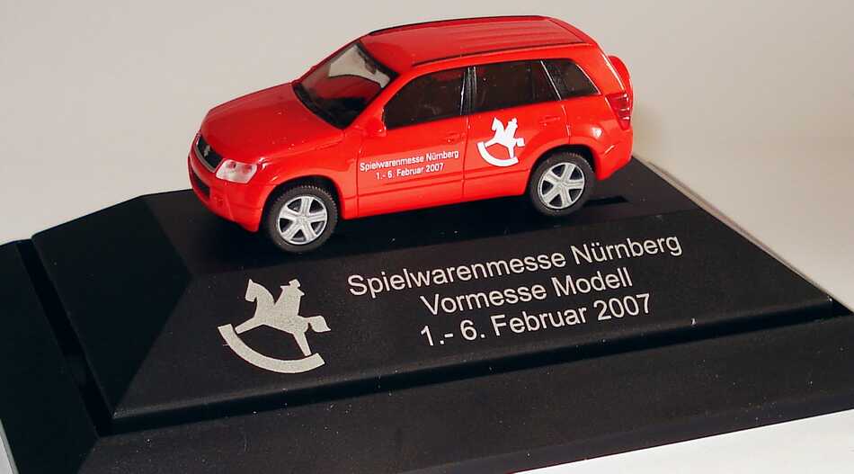 Foto 1:87 Suzuki Grand Vitara 5türig Spielwarenmesse Nürnber 2007 Vormesse Modell rot Rietze
