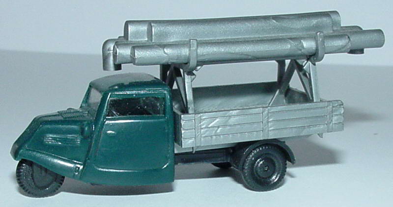 Foto 1:87 Tempo Hanseat Pritsche mit Transportgestell und Ofenrohren dunkelgrün/grau Praliné