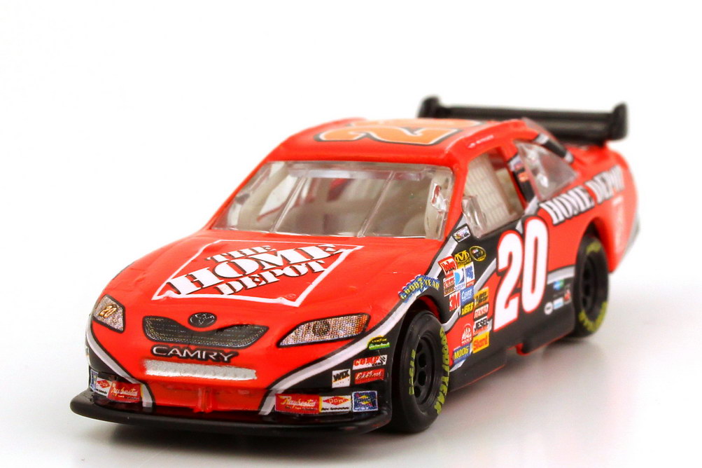 Foto 1:87 Toyota Camry NASCAR 2008 Joe Gibbs Racing, Home Depot Nr.20, Tony Stewart Winners Circle 70528