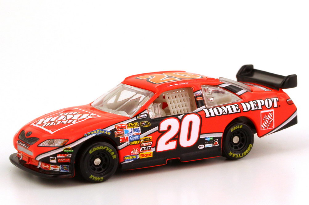 Foto 1:87 Toyota Camry NASCAR 2008 Joe Gibbs Racing, Home Depot Nr.20, Tony Stewart Winners Circle 70528
