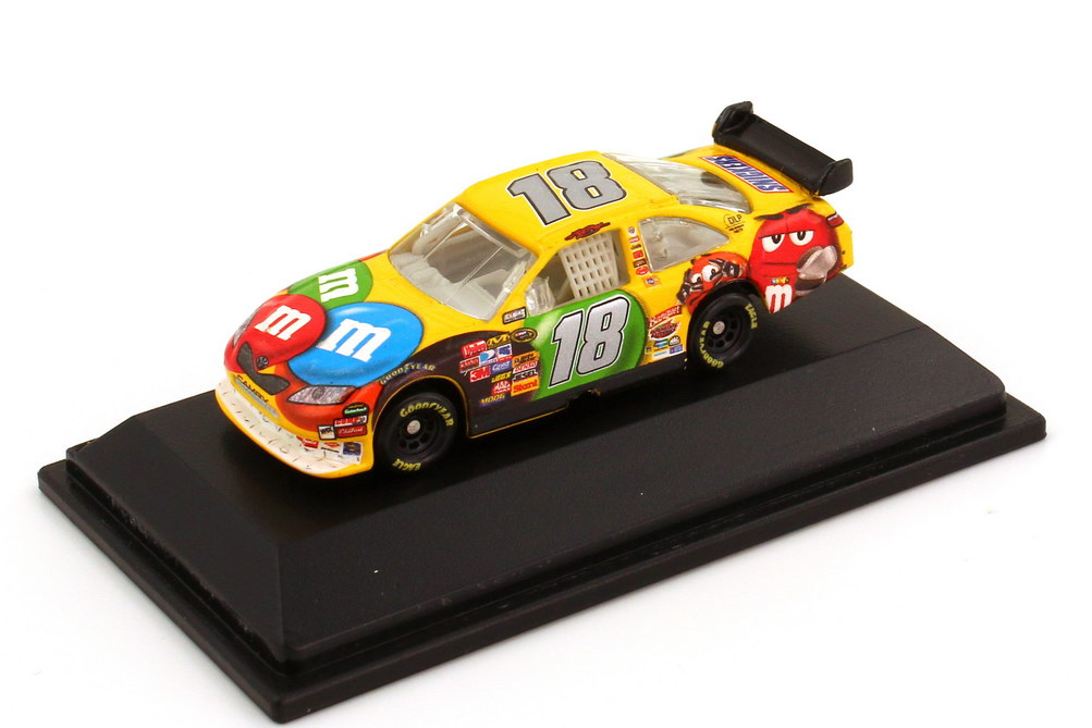 Foto 1:87 Toyota Camry NASCAR 2008 Joe Gibbs Racing, m&m Nr.18, Kyle Busch Winners Circle 70539