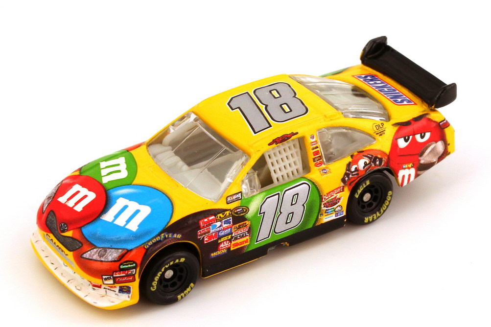 Foto 1:87 Toyota Camry NASCAR 2008 Joe Gibbs Racing, m&m Nr.18, Kyle Busch Winners Circle 70539