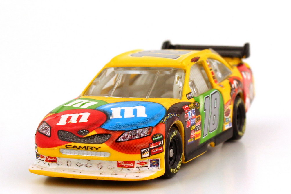 Foto 1:87 Toyota Camry NASCAR 2008 Joe Gibbs Racing, m&m Nr.18, Kyle Busch Winners Circle 70539
