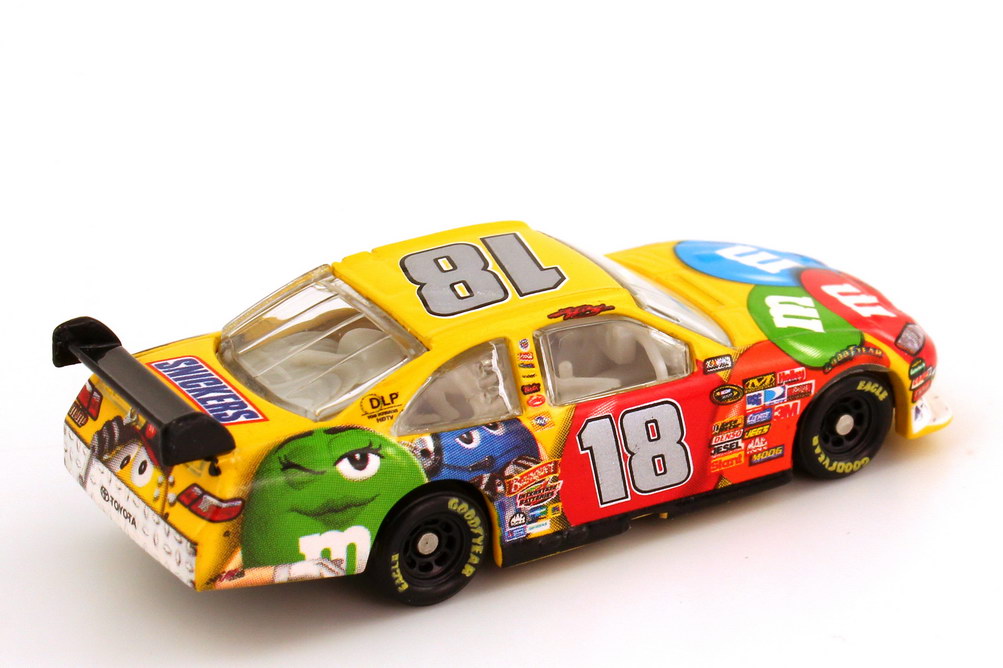 Foto 1:87 Toyota Camry NASCAR 2008 Joe Gibbs Racing, m&m Nr.18, Kyle Busch Winners Circle 70539