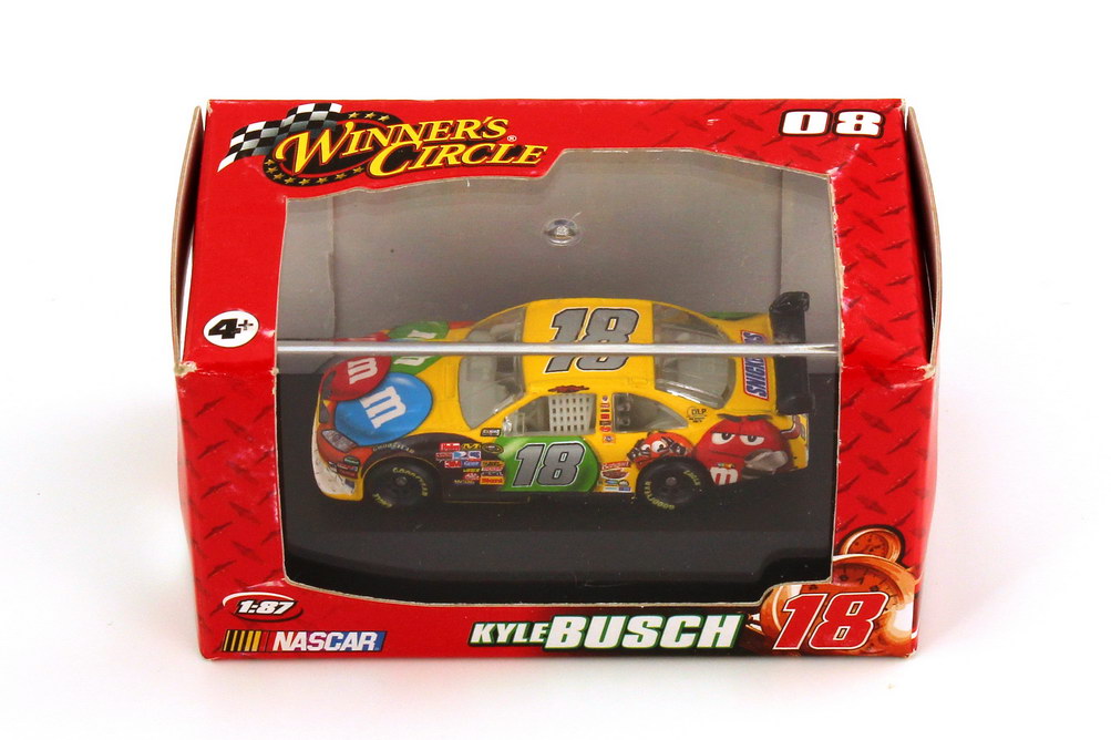 Foto 1:87 Toyota Camry NASCAR 2008 Joe Gibbs Racing, m&m Nr.18, Kyle Busch Winners Circle 70539