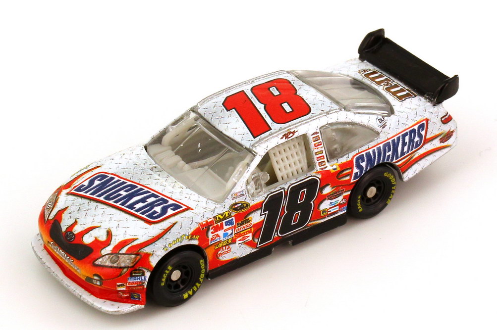 Foto 1:87 Toyota Camry NASCAR 2009 Joe Gibbs Racing, Snickers Nr.18, Kyle Busch Winners Circle 06613