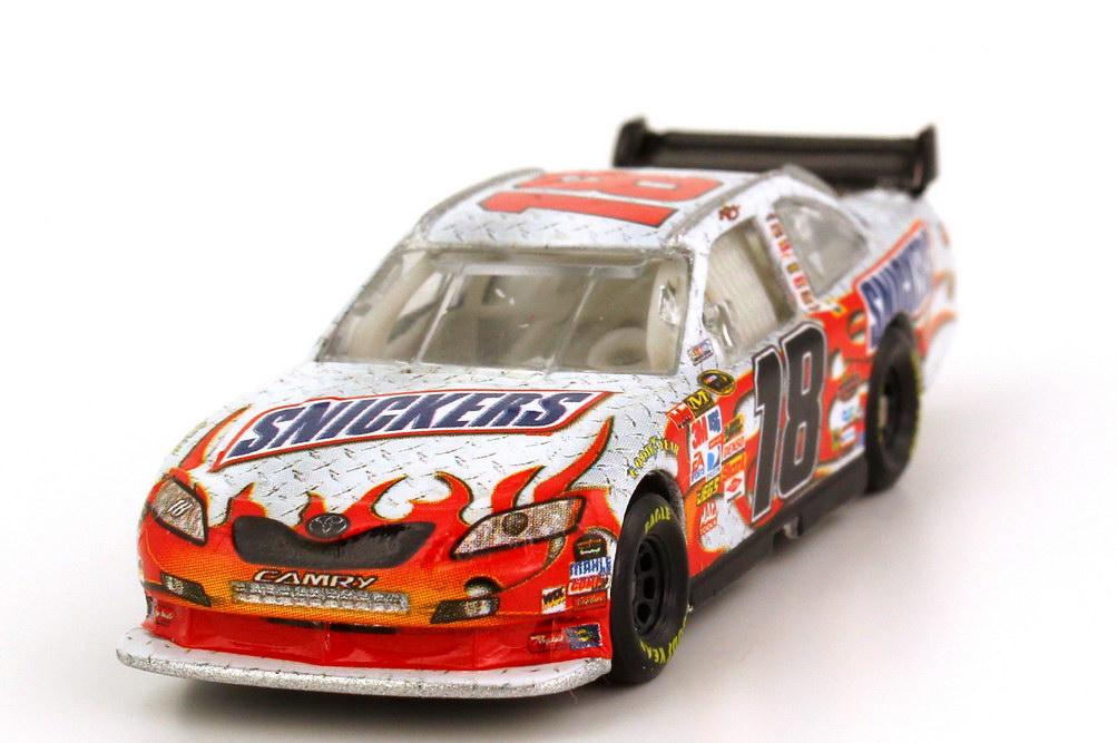 Foto 1:87 Toyota Camry NASCAR 2009 Joe Gibbs Racing, Snickers Nr.18, Kyle Busch Winners Circle 06613