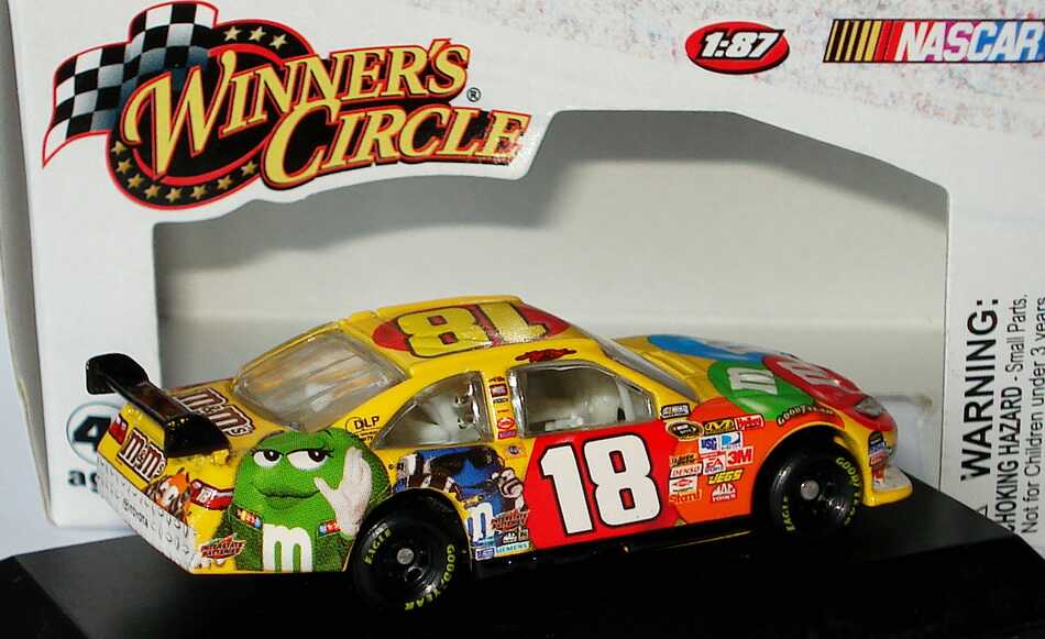 Foto 1:87 Toyota Camry NASCAR 2009 Joe Gibbs Racing, m&m Nr.18, Kyle Busch (Daytona 500) Winners Circle 06756