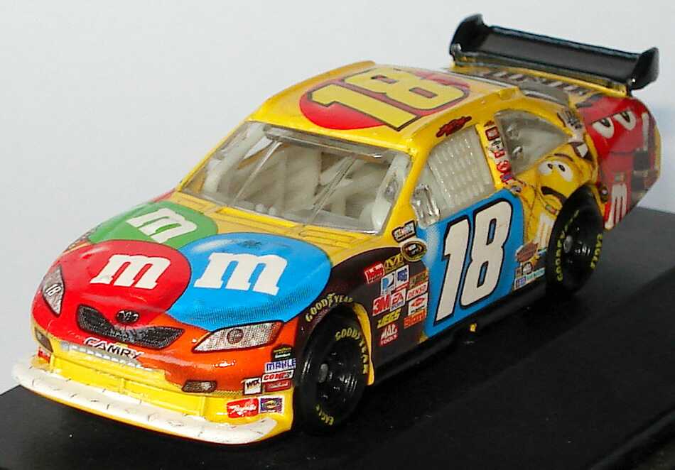 Foto 1:87 Toyota Camry NASCAR 2009 Joe Gibbs Racing, m&m Nr.18, Kyle Busch Winners Circle 06613