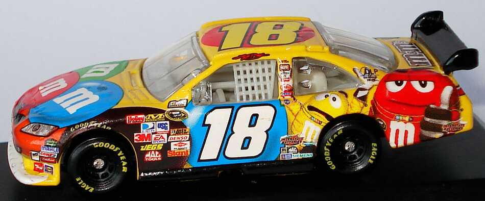 Foto 1:87 Toyota Camry NASCAR 2009 Joe Gibbs Racing, m&m Nr.18, Kyle Busch Winners Circle 06613